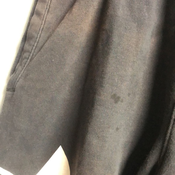 Women’s small stained Under Armour drawstring shorts - Picture 2 of 12